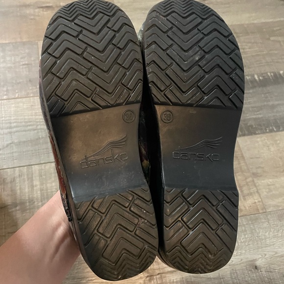 Women’s Dansko Clogs - EUC - Size 6 / 36 - Picture 4 of 5